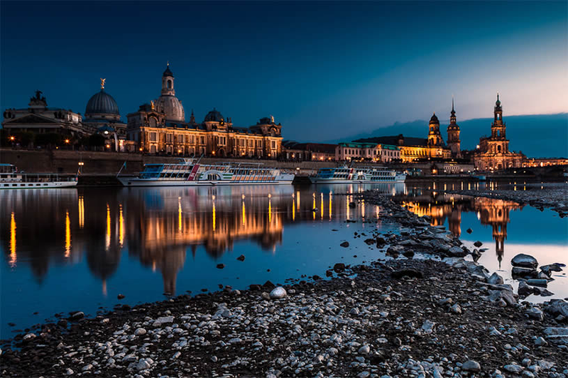 Illustration for article titled 8 Unbelievably Beautiful Cityscapes and Their Reflections